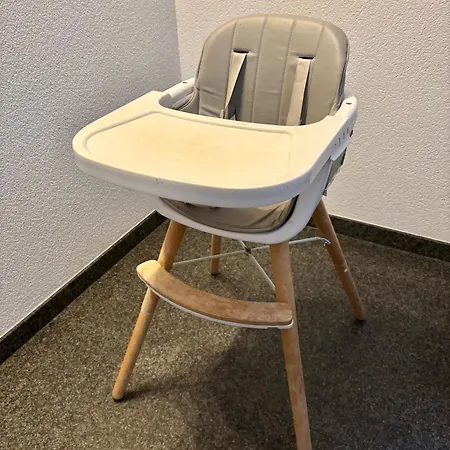 Im Untergeschoss Platz Für Bis Zu 4 Personen *